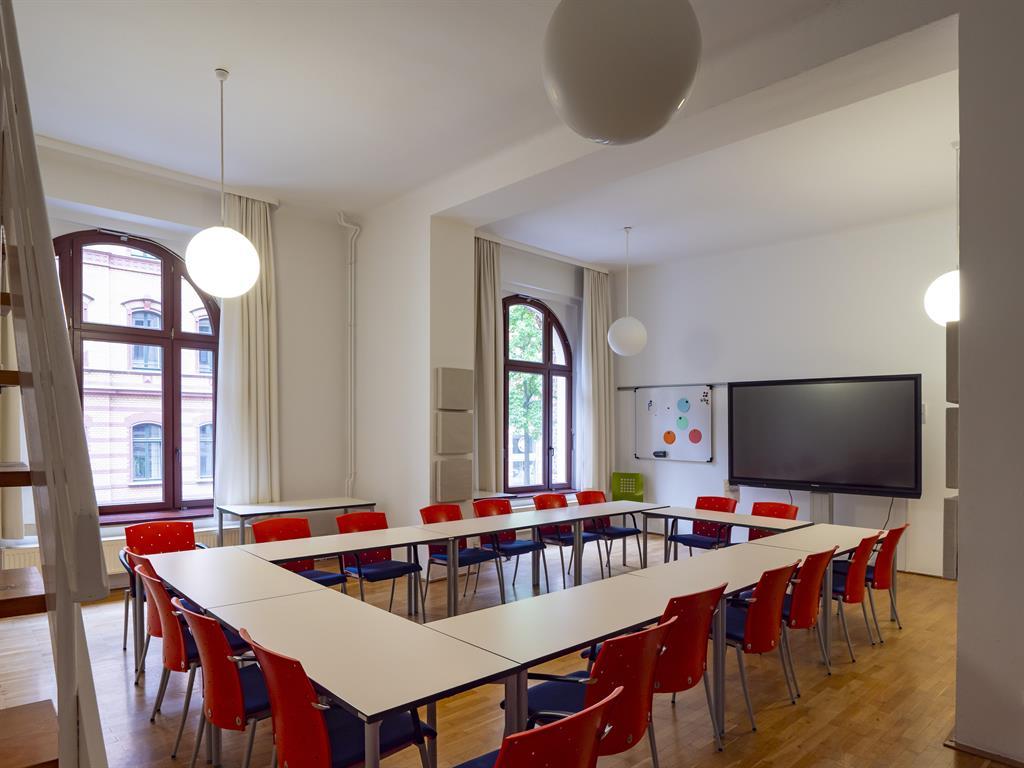 
																					&copy; Andreas Dymke
																				